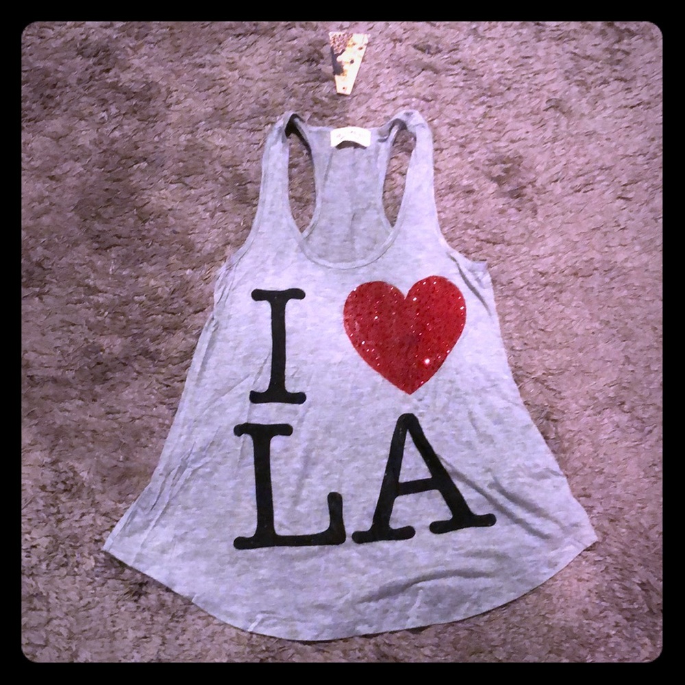 NWT ‘I ❤️ LA” T-shirt w/sequent heart—flowy & soft